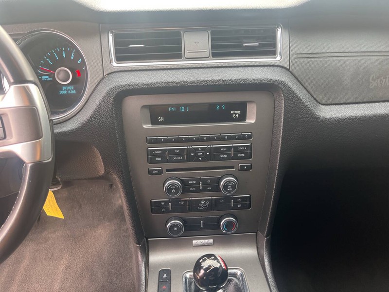 Ford Mustang Vehicle Image 14