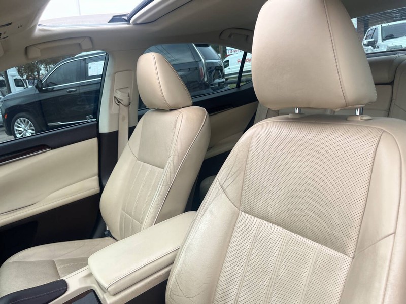 Lexus ES Vehicle Image 14