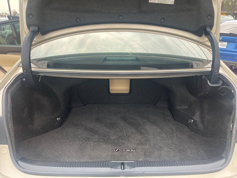 Lexus ES Vehicle Image 18