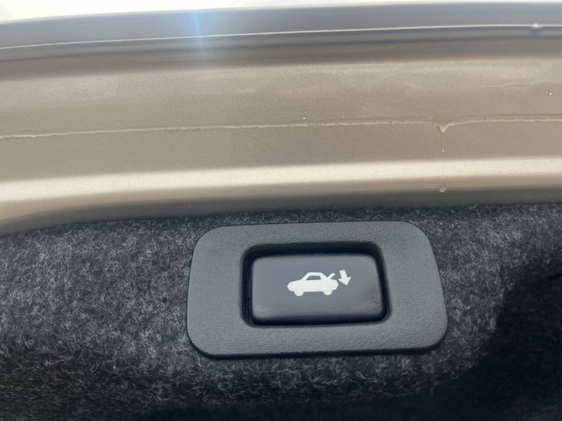 Lexus ES Vehicle Image 19