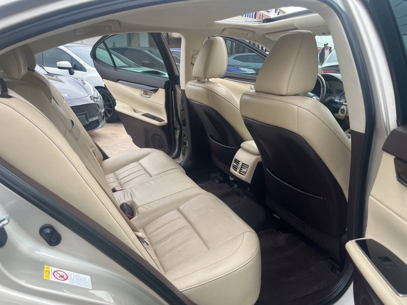 Lexus ES Vehicle Image 20