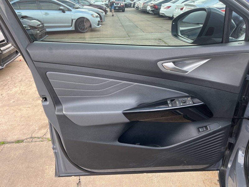 Volkswagen ID.4 Vehicle Image 07