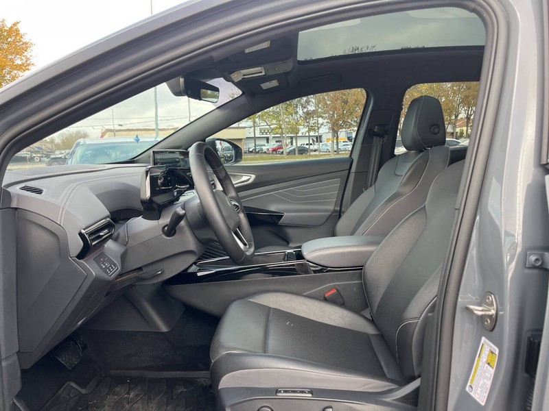 Volkswagen ID.4 Vehicle Image 09