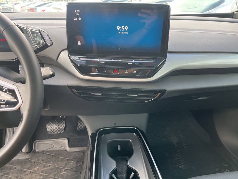 Volkswagen ID.4 Vehicle Image 11