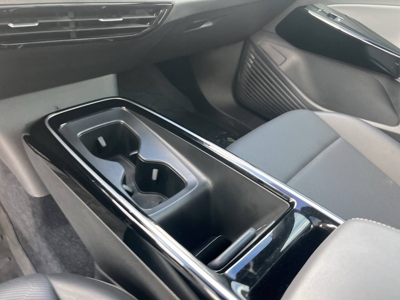 Volkswagen ID.4 Vehicle Image 12