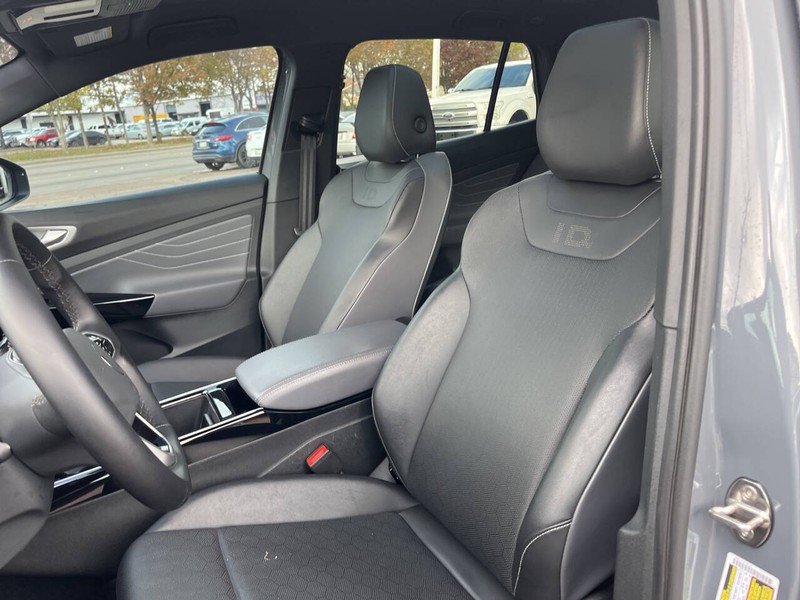 Volkswagen ID.4 Vehicle Image 13