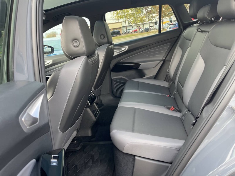 Volkswagen ID.4 Vehicle Image 16