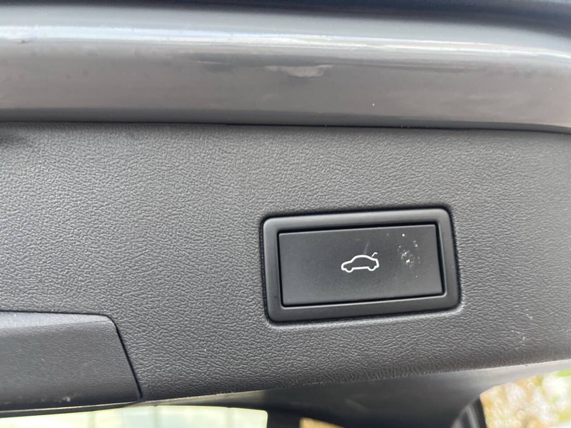 Volkswagen ID.4 Vehicle Image 18