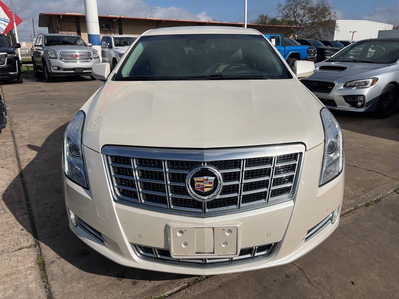 Cadillac XTS Vehicle Image 02