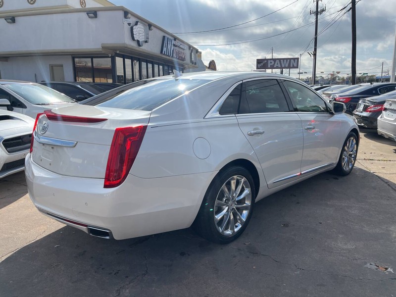 Cadillac XTS Vehicle Image 04