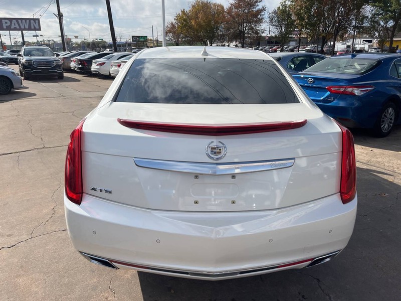 Cadillac XTS Vehicle Image 05