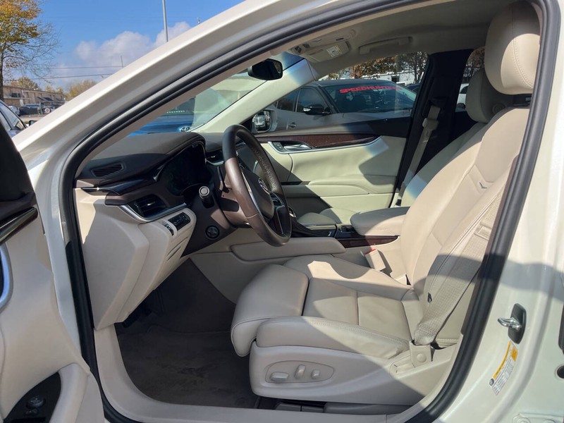 Cadillac XTS Vehicle Image 09