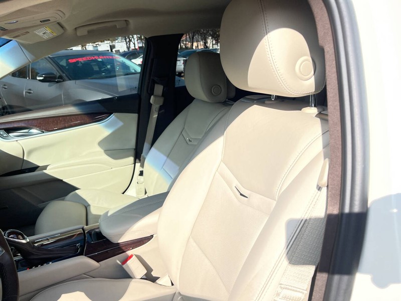 Cadillac XTS Vehicle Image 10