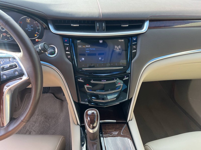 Cadillac XTS Vehicle Image 12