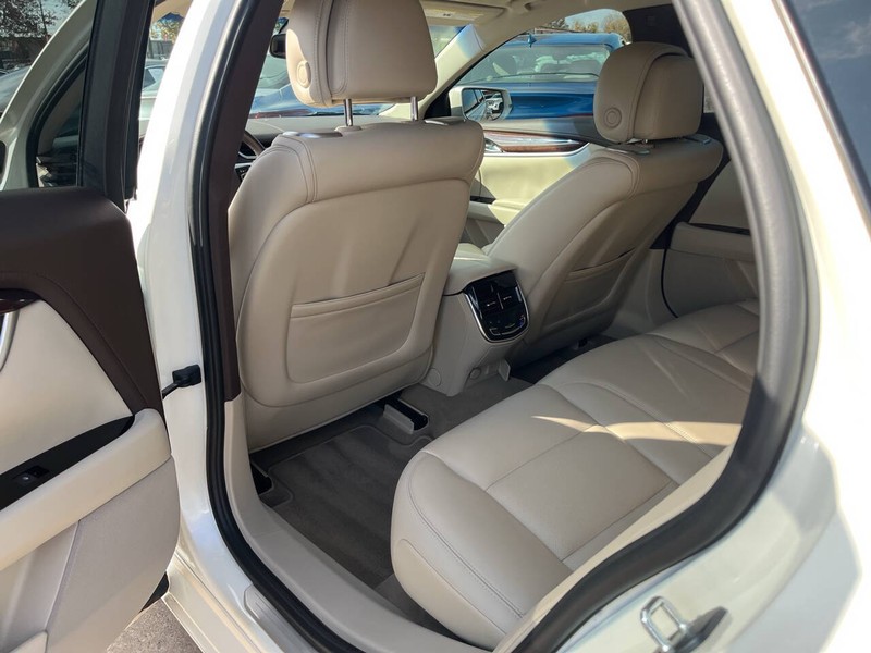 Cadillac XTS Vehicle Image 15