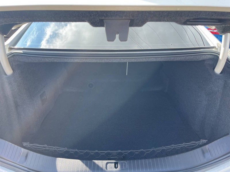 Cadillac XTS Vehicle Image 17