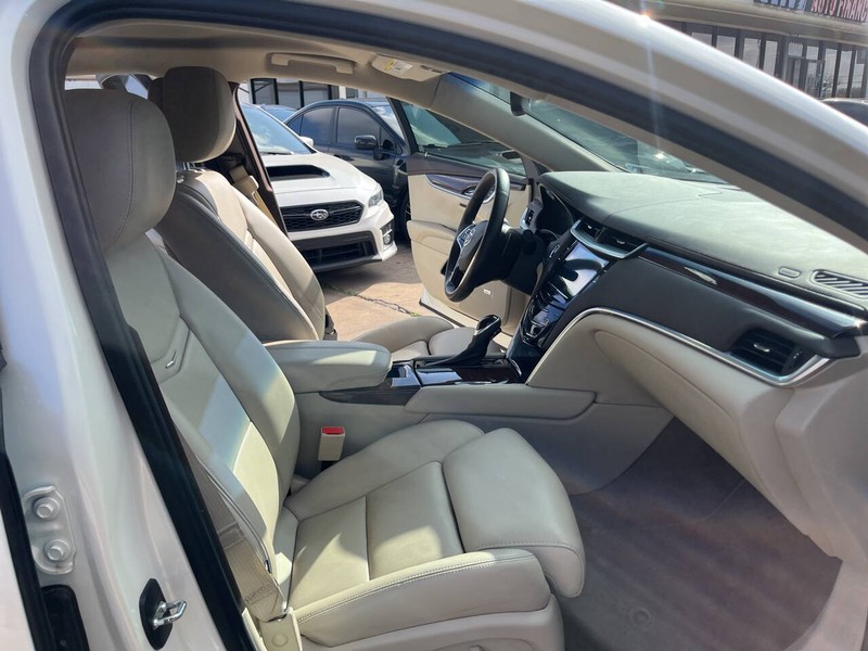 Cadillac XTS Vehicle Image 19