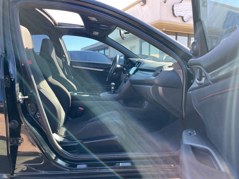 Honda Civic Si Sedan Vehicle Image 12