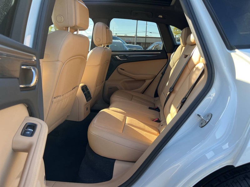 Porsche Macan Vehicle Image 08