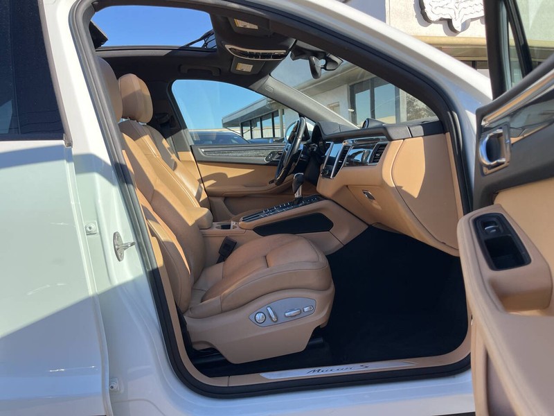 Porsche Macan Vehicle Image 11