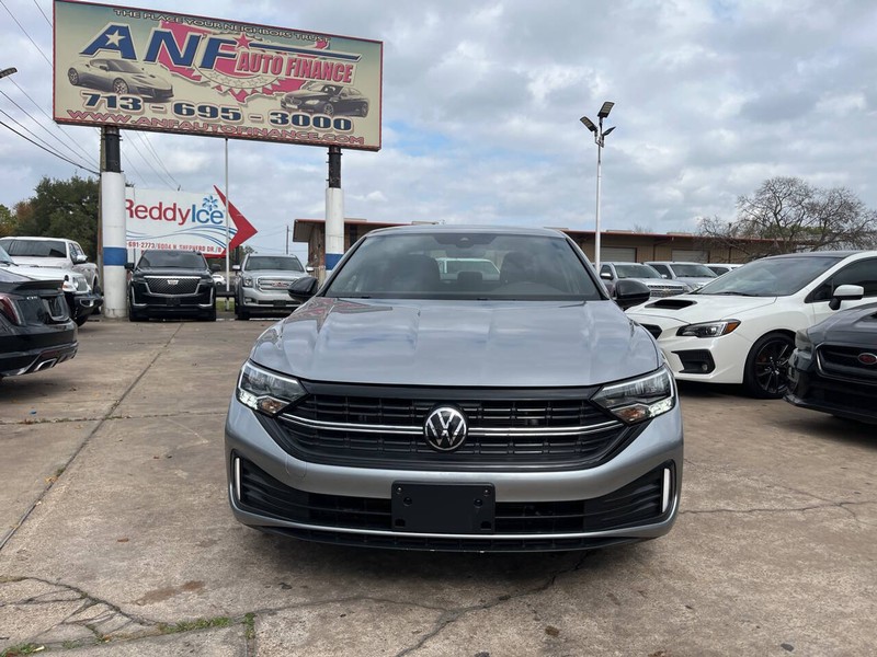 Volkswagen Jetta Vehicle Image 02