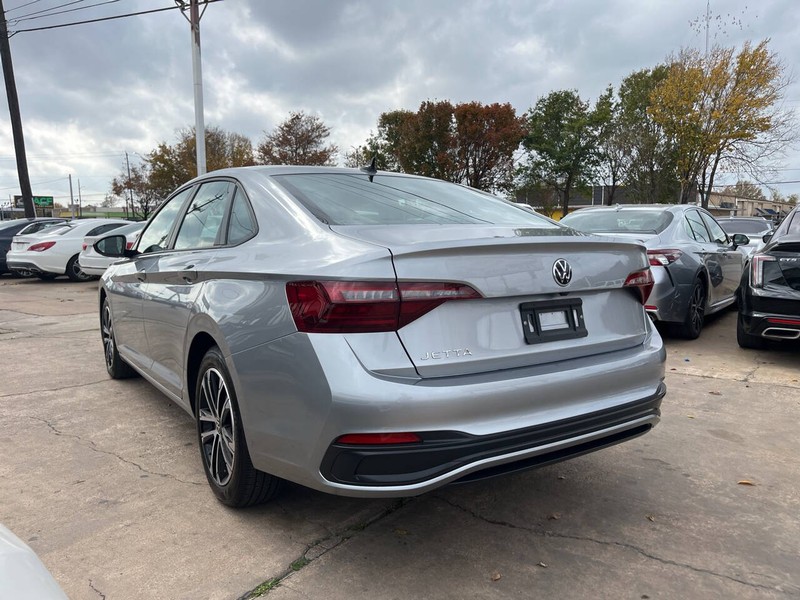 Volkswagen Jetta Vehicle Image 03