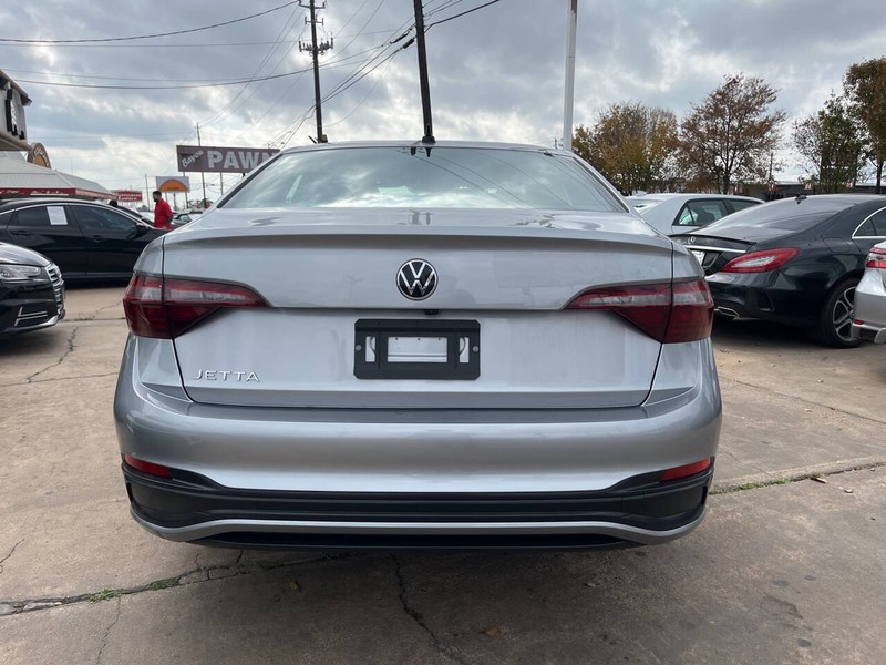 Volkswagen Jetta Vehicle Image 04