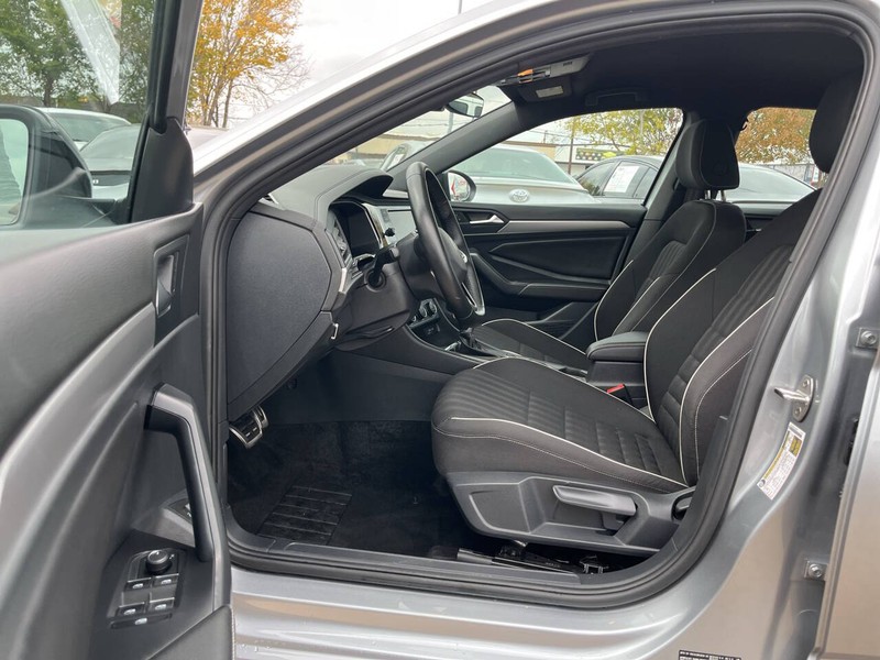 Volkswagen Jetta Vehicle Image 09