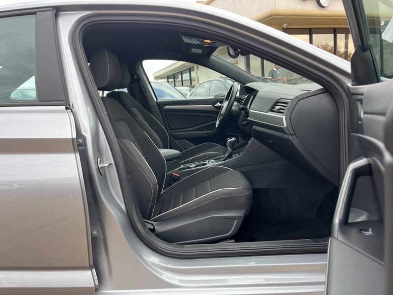 Volkswagen Jetta Vehicle Image 12