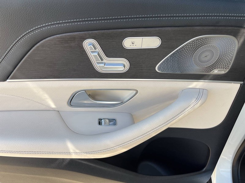 Mercedes-Benz GLS Vehicle Image 09