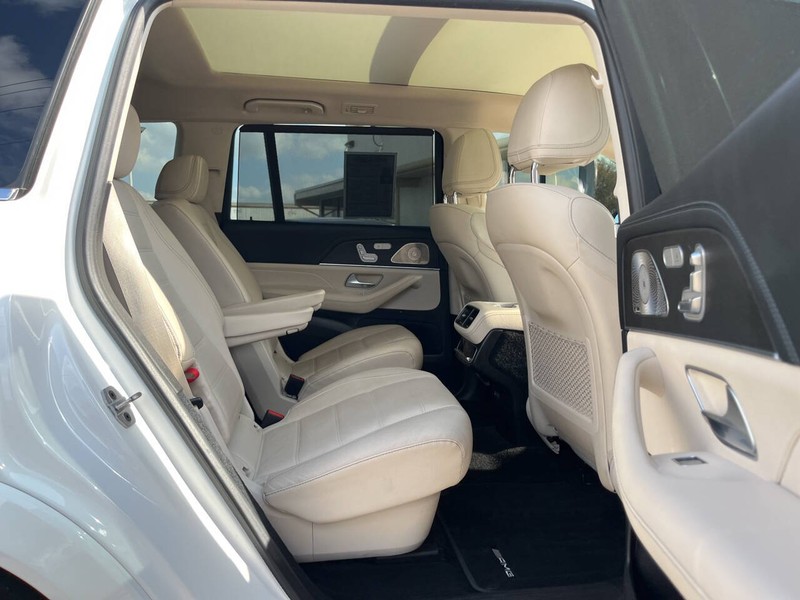 Mercedes-Benz GLS Vehicle Image 12