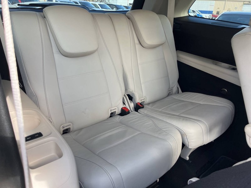 Mercedes-Benz GLS Vehicle Image 13