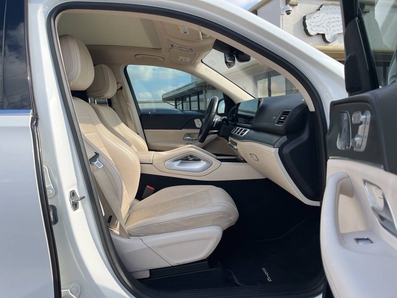 Mercedes-Benz GLS Vehicle Image 14