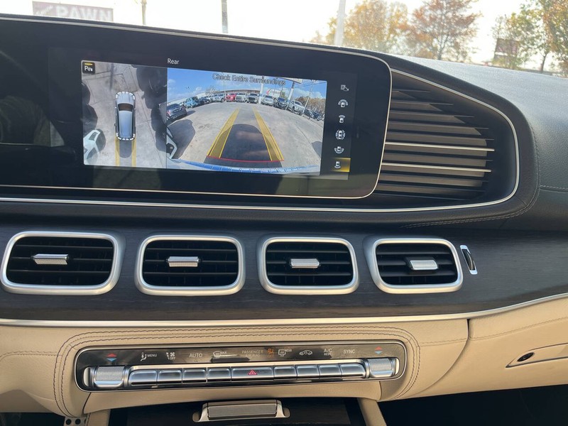 Mercedes-Benz GLS Vehicle Image 15