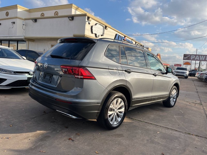 Volkswagen Tiguan Vehicle Image 05