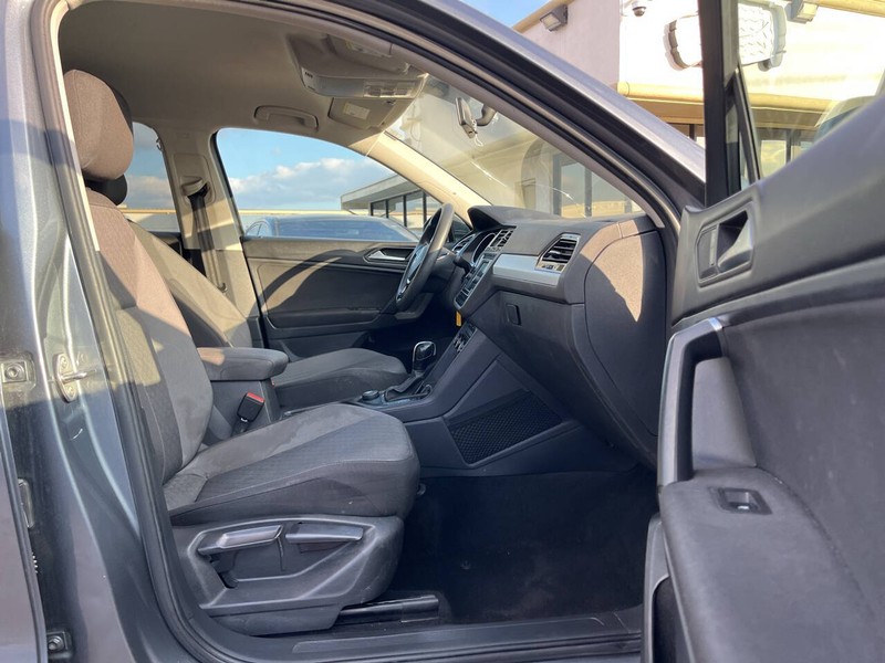 Volkswagen Tiguan Vehicle Image 11