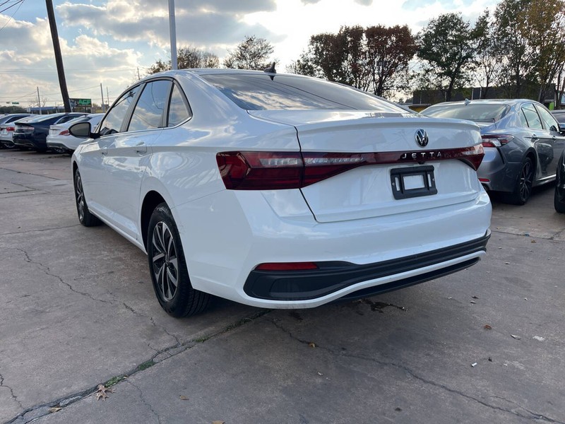 Volkswagen Jetta Vehicle Image 03