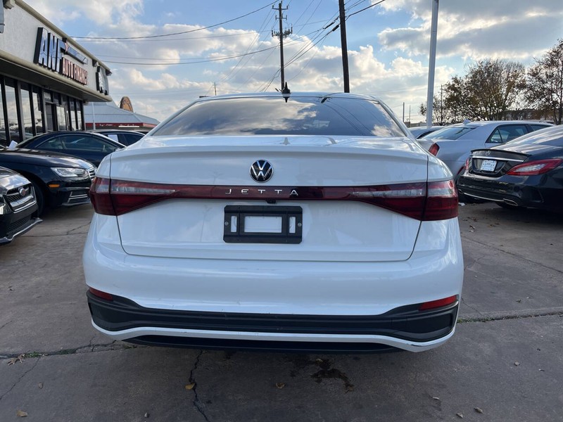 Volkswagen Jetta Vehicle Image 04