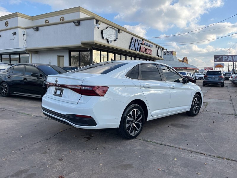 Volkswagen Jetta Vehicle Image 05