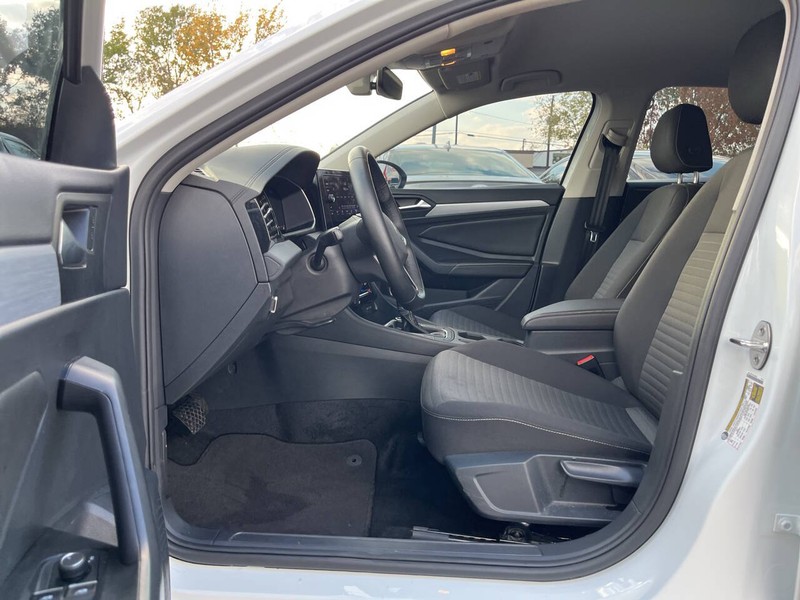 Volkswagen Jetta Vehicle Image 07