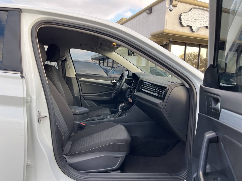 Volkswagen Jetta Vehicle Image 11