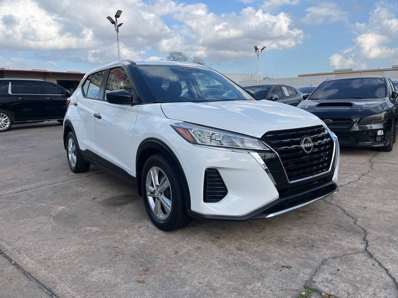 Nissan Kicks Vehicle Image 06