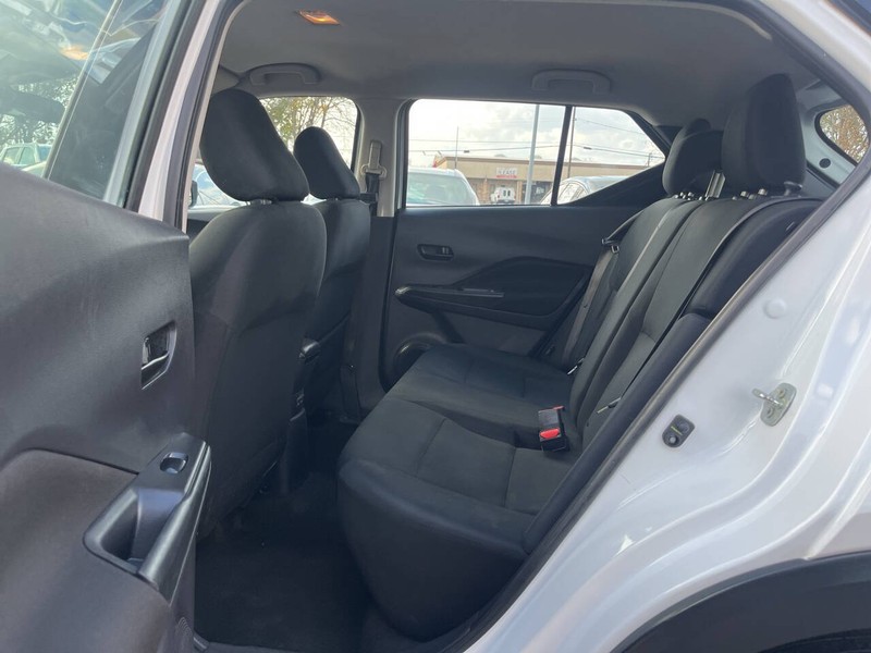 Nissan Kicks Vehicle Image 08