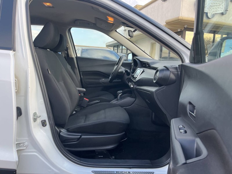 Nissan Kicks Vehicle Image 11