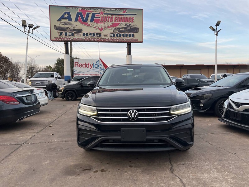 Volkswagen Tiguan Vehicle Image 02