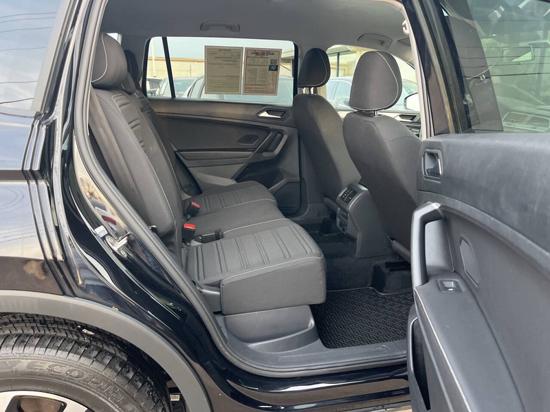 Volkswagen Tiguan Vehicle Image 09