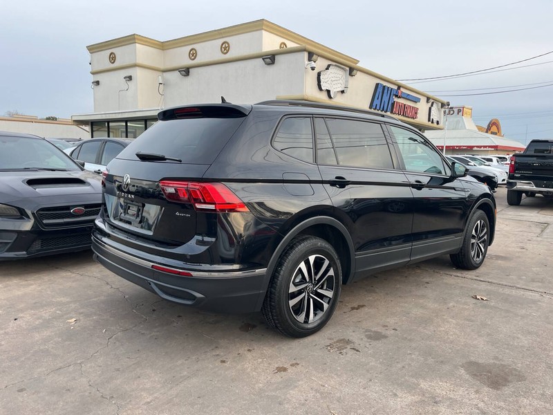 Volkswagen Tiguan Vehicle Image 11