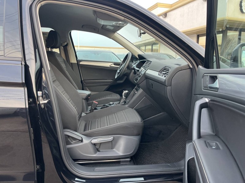 Volkswagen Tiguan Vehicle Image 12