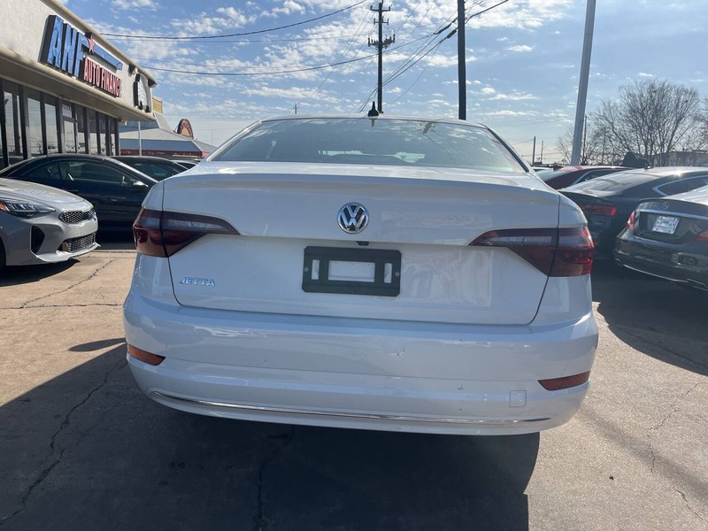Volkswagen Jetta Vehicle Image 03
