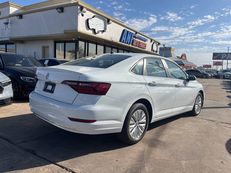 Volkswagen Jetta Vehicle Image 04